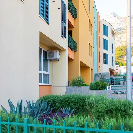 Fragola Apartment Makarska