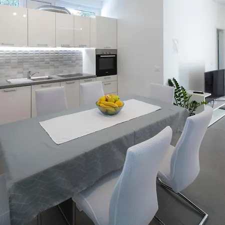 Fragola Apartment *